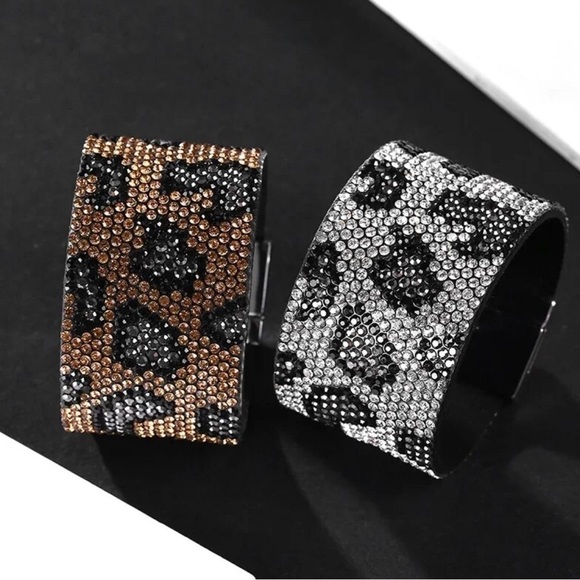 Gold & Black Crystal Rhinestone Leopard Print Cuff Bracelet W/ Toggle Closure - Picture 5 of 6